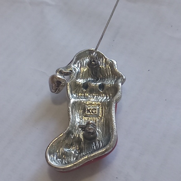 Christmas Brooch Cat in Stocking - Picture 4 of 6